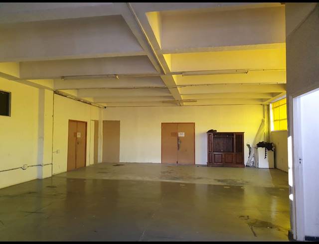 300M² FACTORY RENTED IN TRIANGLE FARM